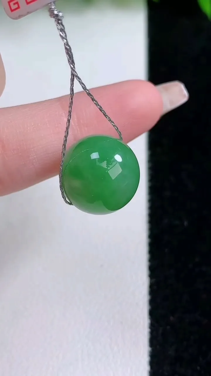 天然A货翡翠路路通吊坠，尺寸13.5，重量:4.55g
1月24日