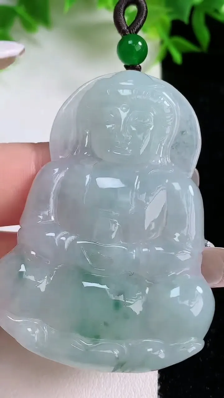 天然A货翡翠飘花观音菩萨吊坠，尺寸55-39.5-5，重量:20.44g
1月24日