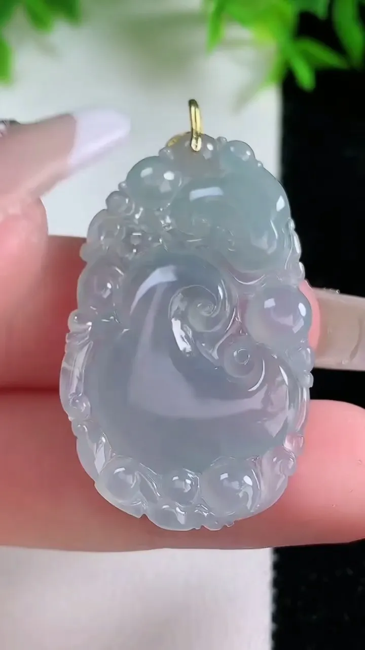 天然A货翡翠18K金紫罗兰如意吊坠，尺寸36.2-23-3.7，重量:5.77g
1月24日