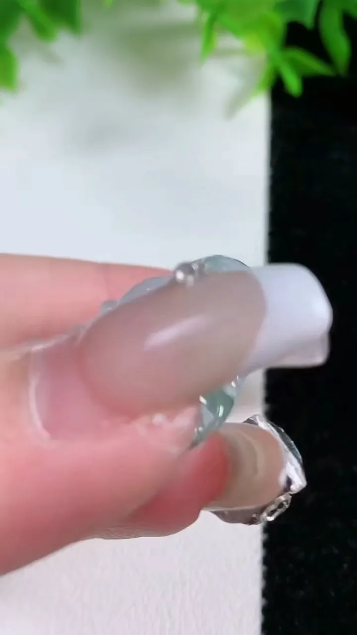 天然A货翡翠冰种飘花佛公吊坠，尺寸35-38.7-6，重量:12.64g
1月24日