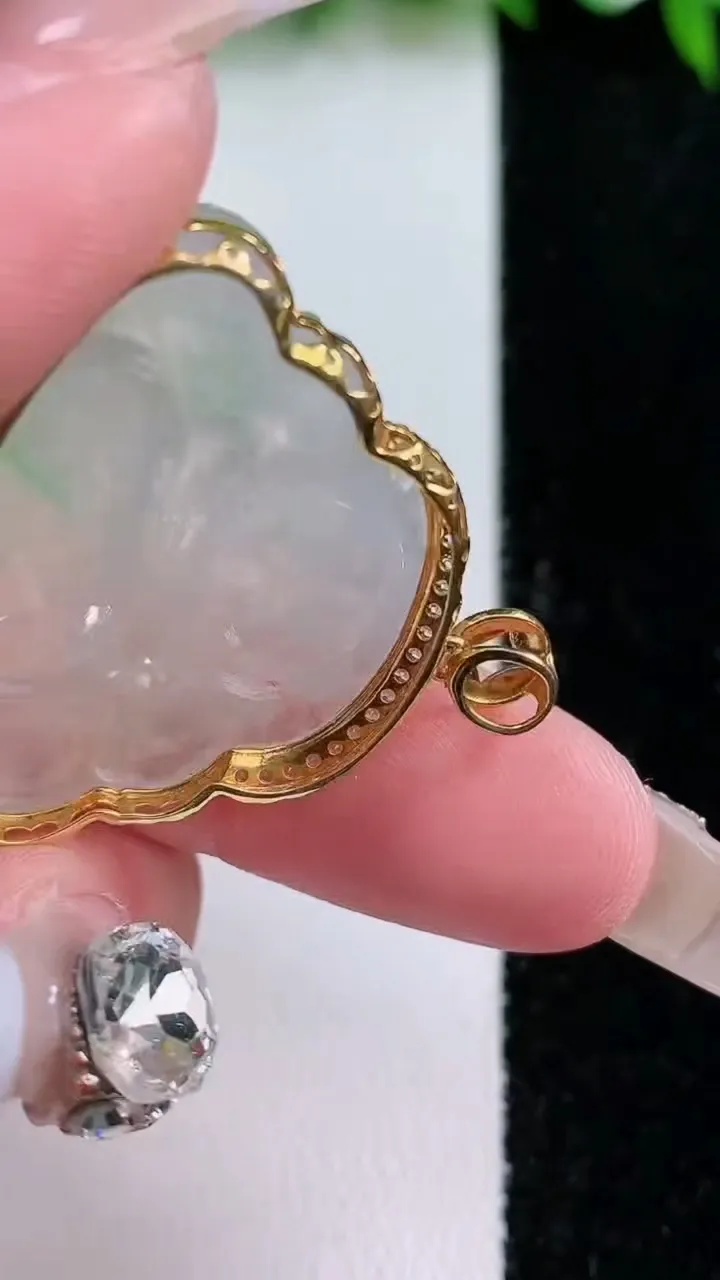 天然A货翡翠佛公吊坠，尺寸31.3-23.6-33.5-7.5，重量:8.29g
1月24日