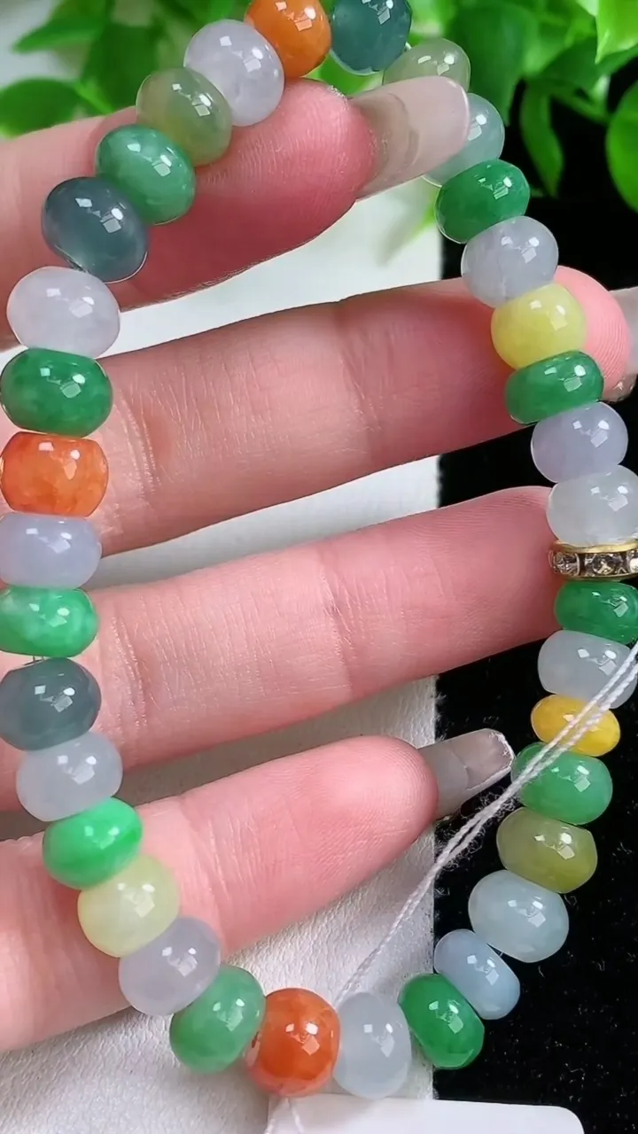 天然A货翡翠三彩算盘珠手串，尺寸8-5.8-35颗，重量:22.98g1月24日
工厂直销收藏佳品,种好水足，色泽均匀，有种有色，上手高大气！