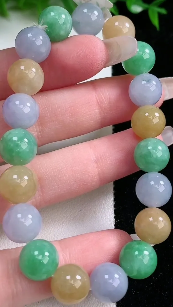 天然A货翡翠三彩圆珠手串，尺寸10-19颗，重量:33.05g1月24日
工厂直销收藏佳品,种好水足，色泽均匀，有种有色，上手高大气！