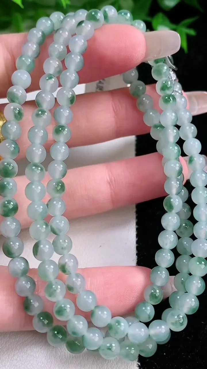 天然A货翡翠冰种飘花圆珠项链，尺寸4.8-128颗，重量:29.22g
1月24日