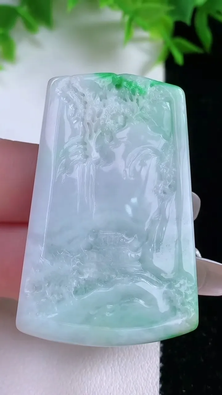 天然A货翡翠山水牌吊坠，尺寸48.2-31.3-7.2，重量:24.58g
1月24日