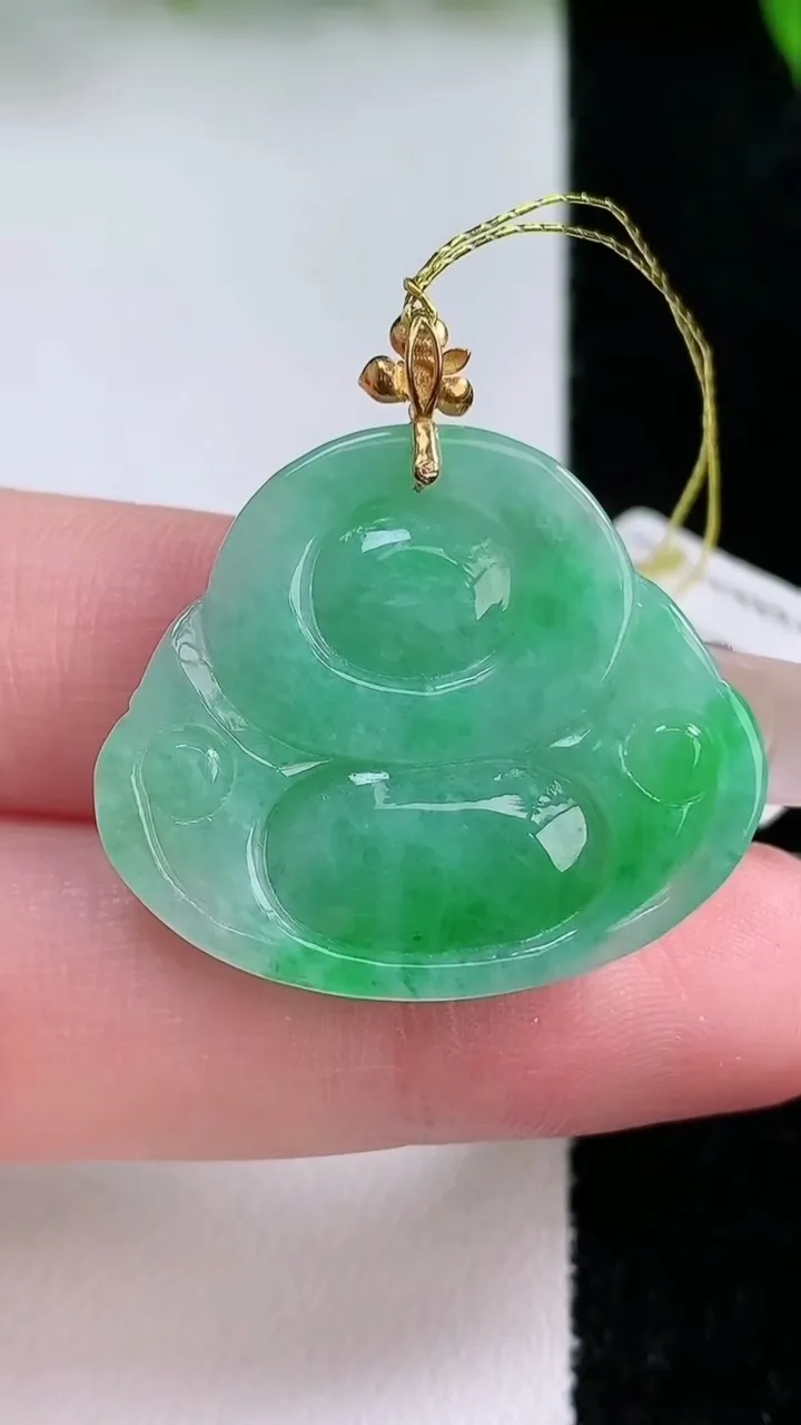 天然A货翡翠佛公吊坠，尺寸25.7-29.7-6.2，重量:7.12g
1月24日