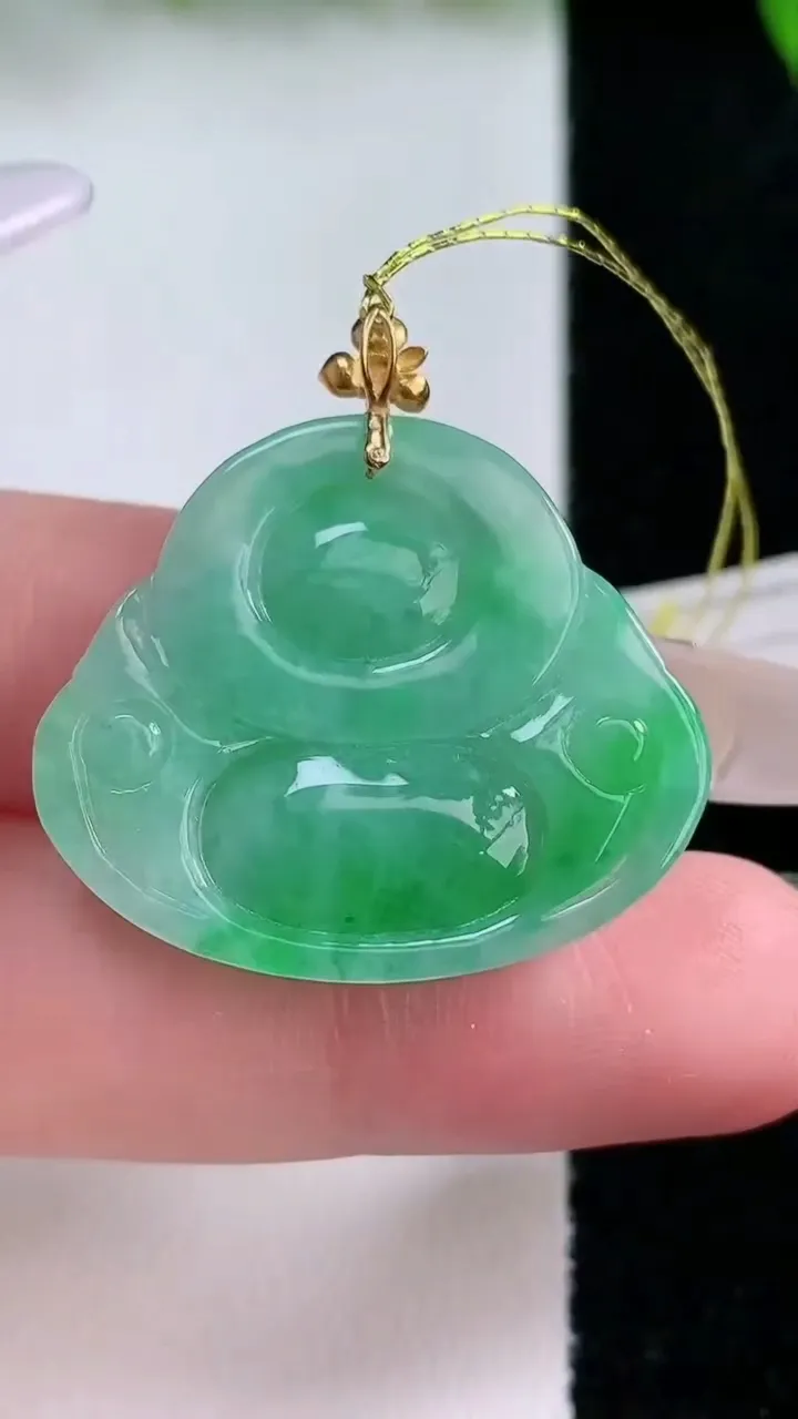 天然A货翡翠佛公吊坠，尺寸25.7-29.7-6.2，重量:7.12g
1月24日