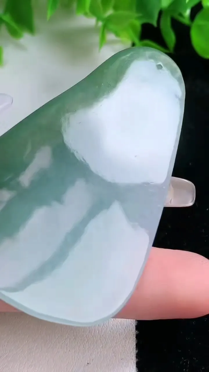 天然A货翡翠大日如来吊坠，尺寸68.2-39-7，重量:31.81g
1月24日