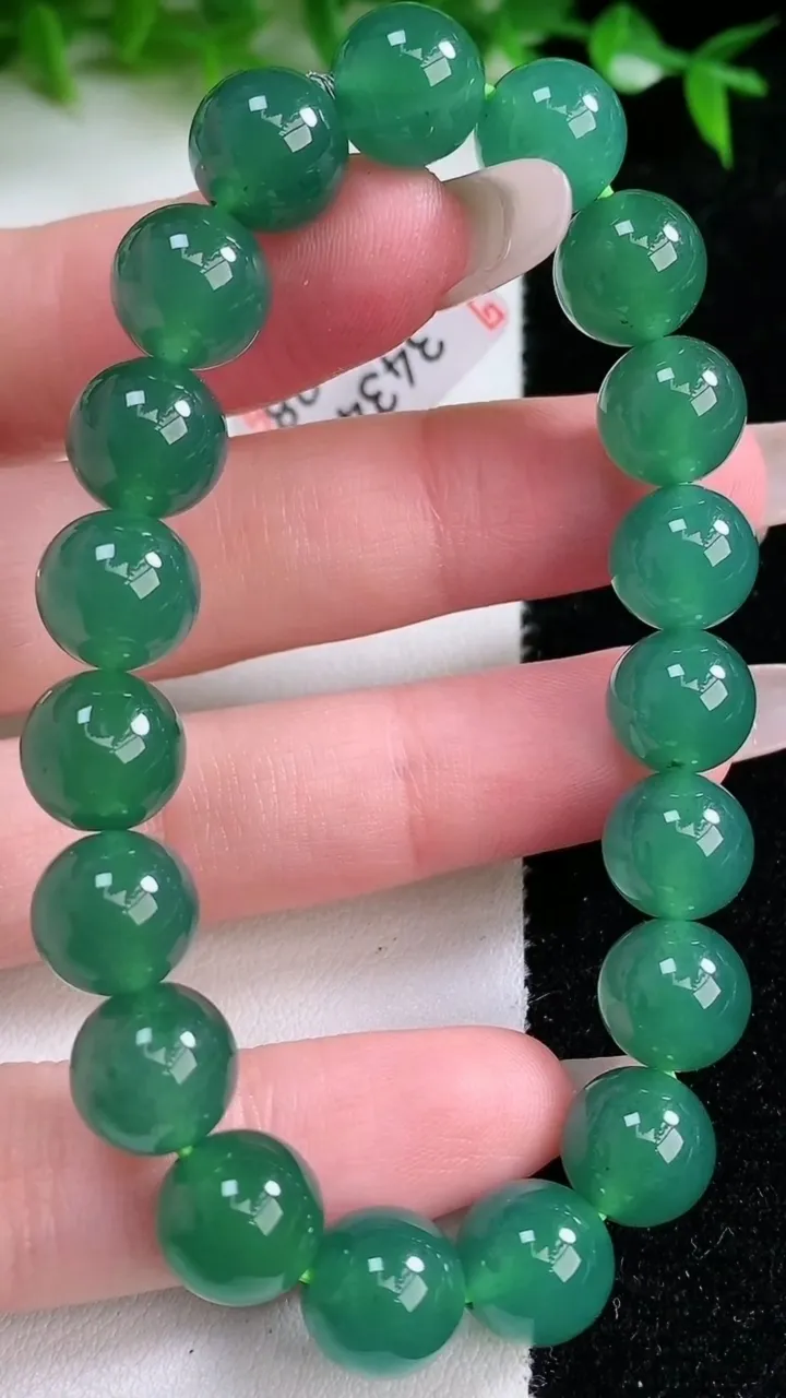 天然A货翡翠圆珠手串，尺寸9.7-19颗，重量:31.33g1月24日
工厂直销收藏佳品,种好水足，色泽均匀，有种有色，上手高大气！
