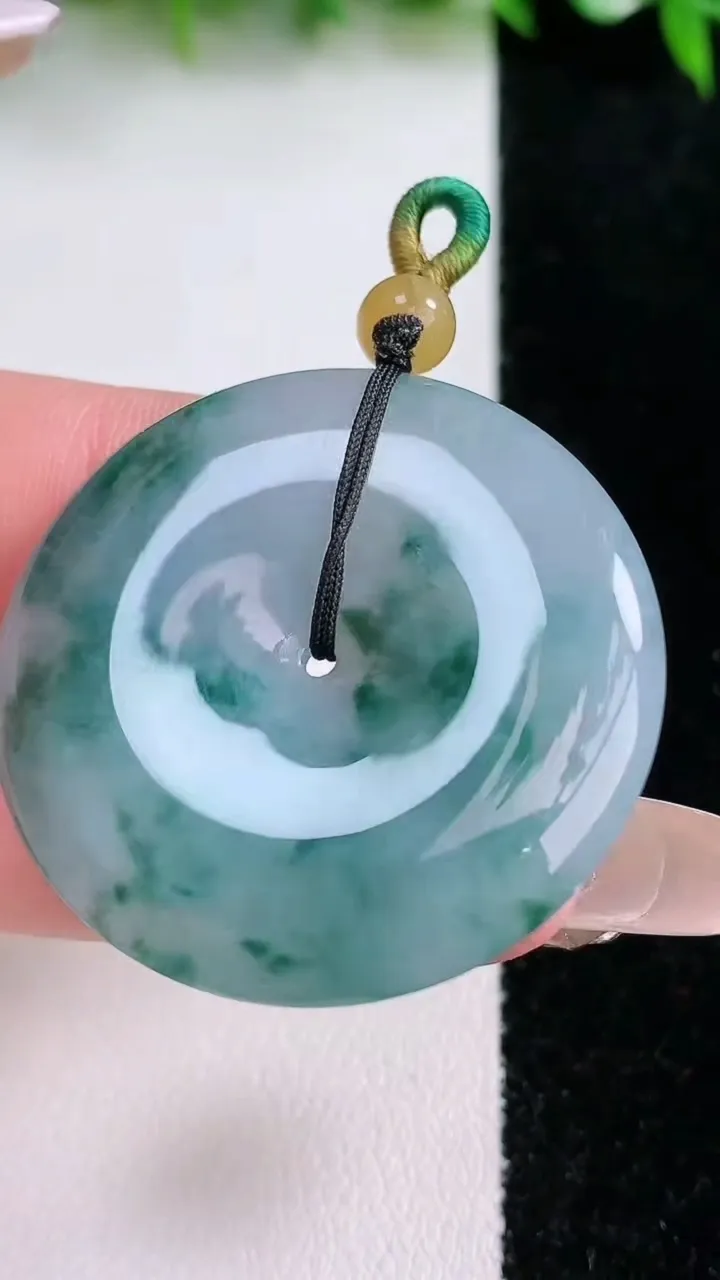 天然A货翡翠飘花平安扣吊坠，尺寸36.2-6.2，重量:16.76g
1月24日