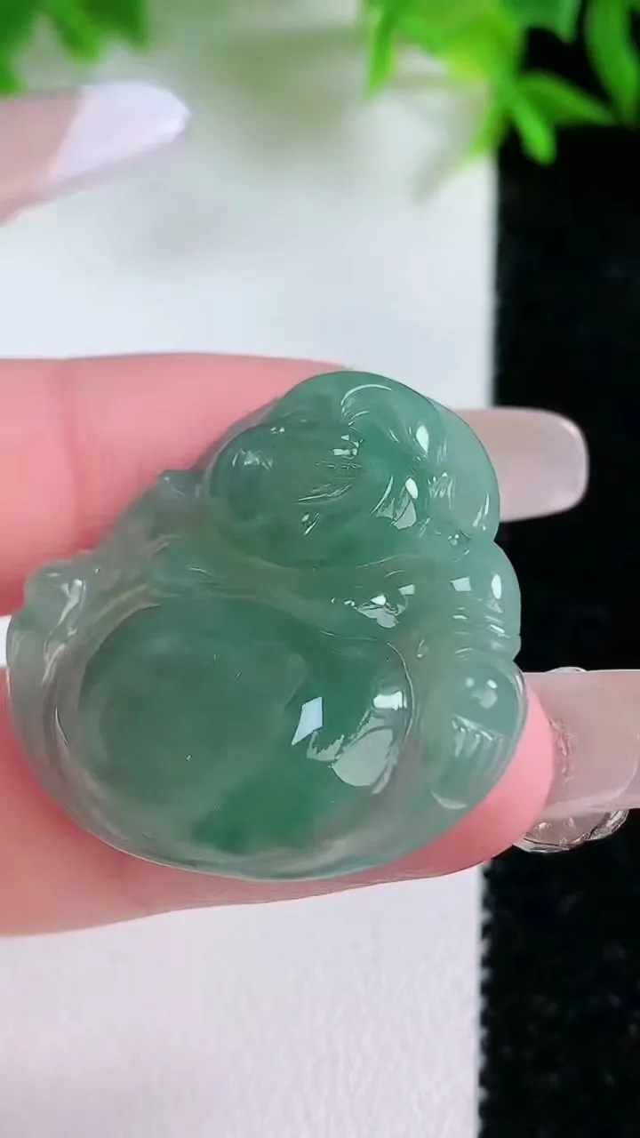 天然A货翡翠佛公吊坠，尺寸29.8-31.8-4.7，重量:7.67g
1月24日