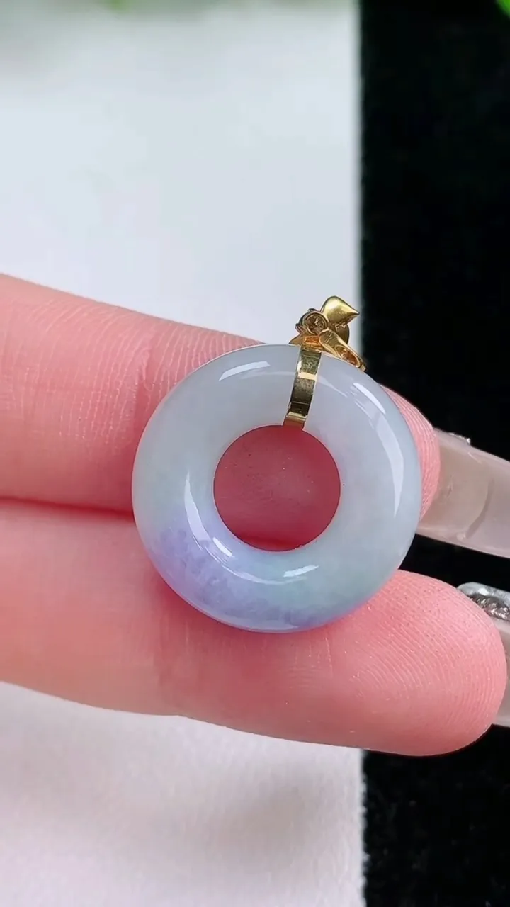 天然A货翡翠18K金紫罗兰平安环吊坠，尺寸20-5.4，重量:4.34g
1月24日