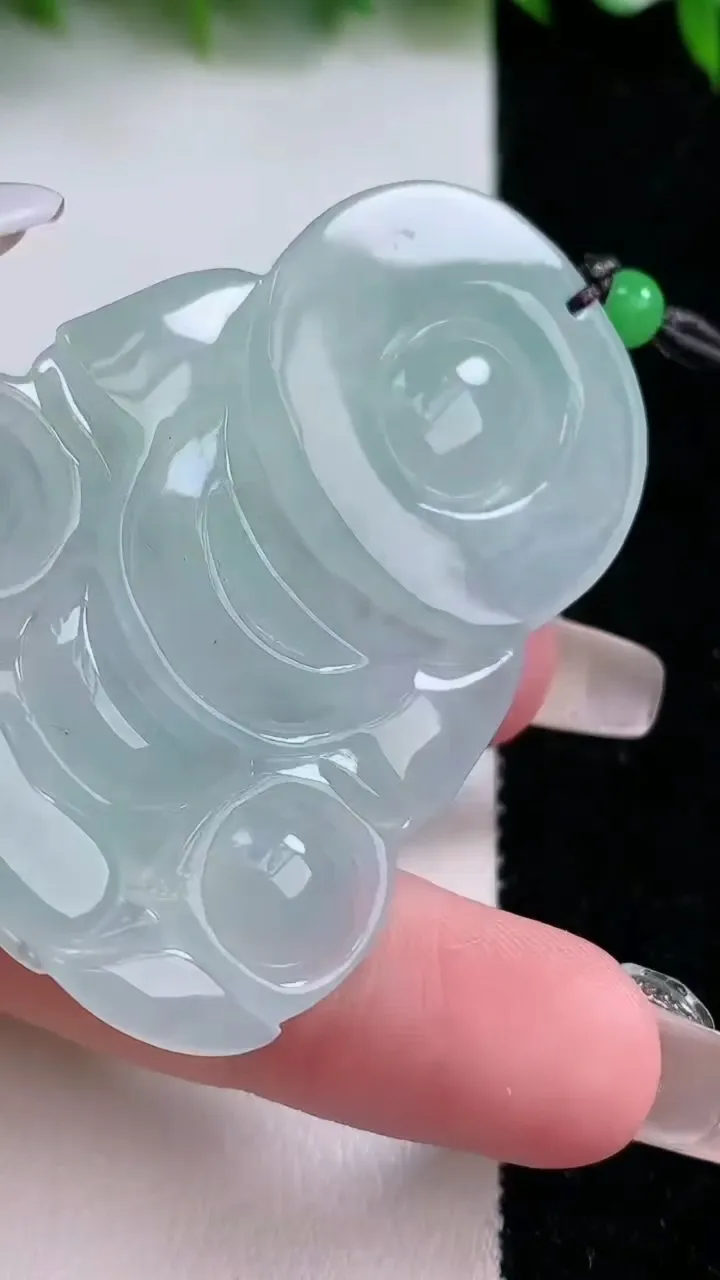 天然A货翡翠观音菩萨吊坠，尺寸55.7-40-4.6，重量:20.13g
1月24日