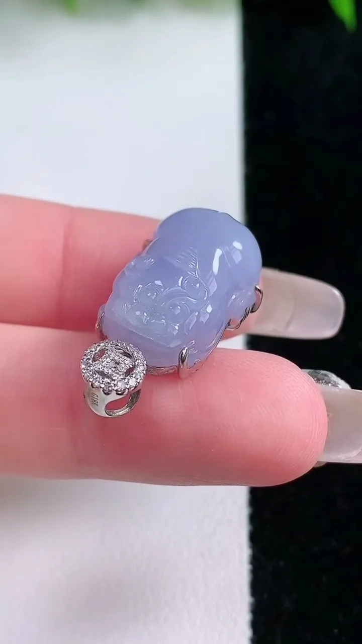 天然A货翡翠18K金紫罗兰貔貅吊坠，尺寸20.2-14.4-8.5，重量:4.72g
1月24日