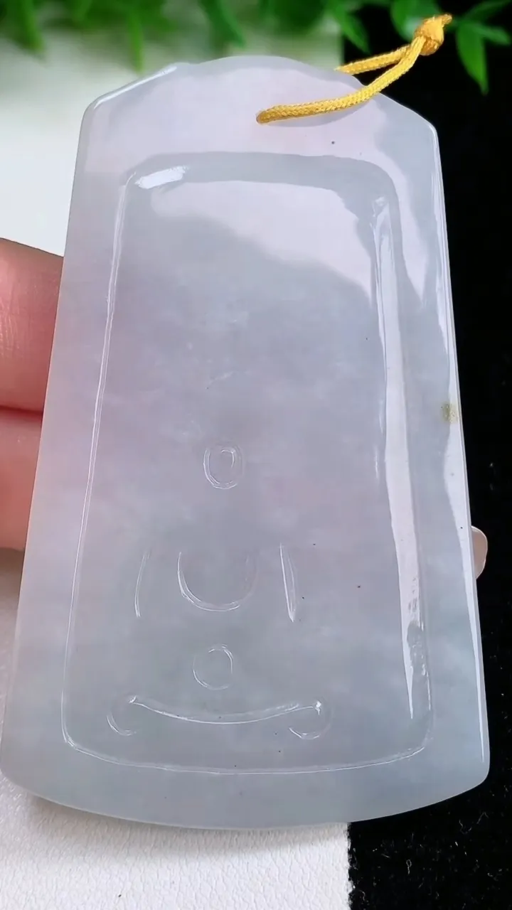 天然A货翡翠文殊菩萨吊坠，尺寸74.8-45.6-4.7，重量:35.82g
1月24日