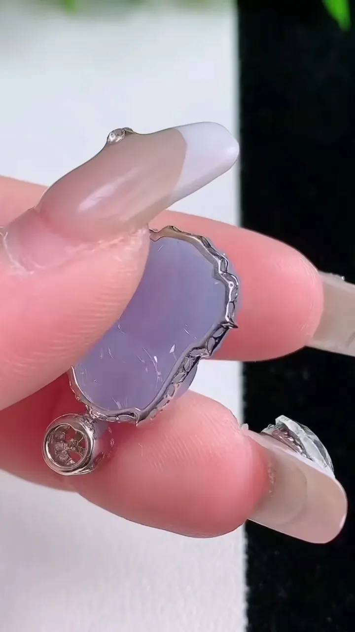 天然A货翡翠18K金紫罗兰貔貅吊坠，尺寸20.2-14.4-8.5，重量:4.72g
1月24日