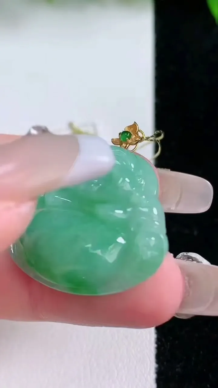 天然A货翡翠佛公吊坠，尺寸25.7-29.7-6.2，重量:7.12g
1月24日