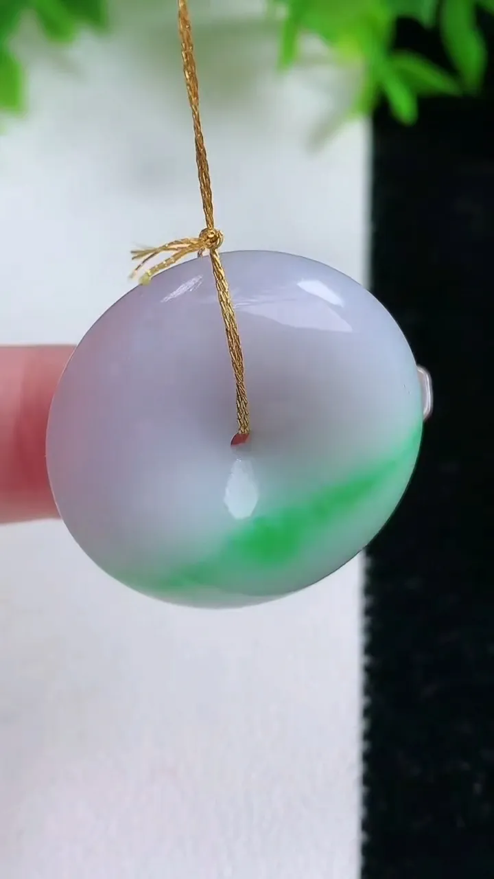 天然A货翡翠平安扣吊坠，尺寸26.3-7，重量:10.40g
1月24日