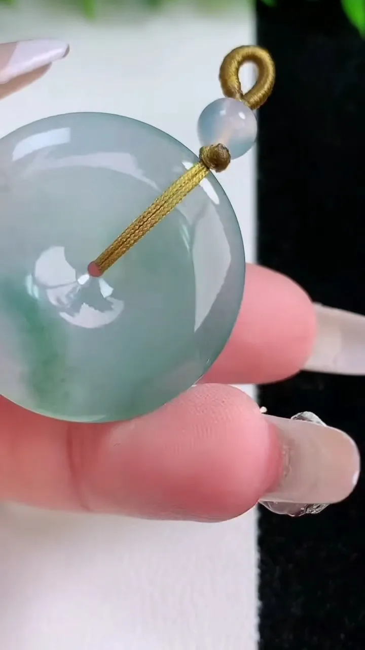 天然A货翡翠飘花平安扣吊坠，尺寸32-6，重量:11.90g
1月24日