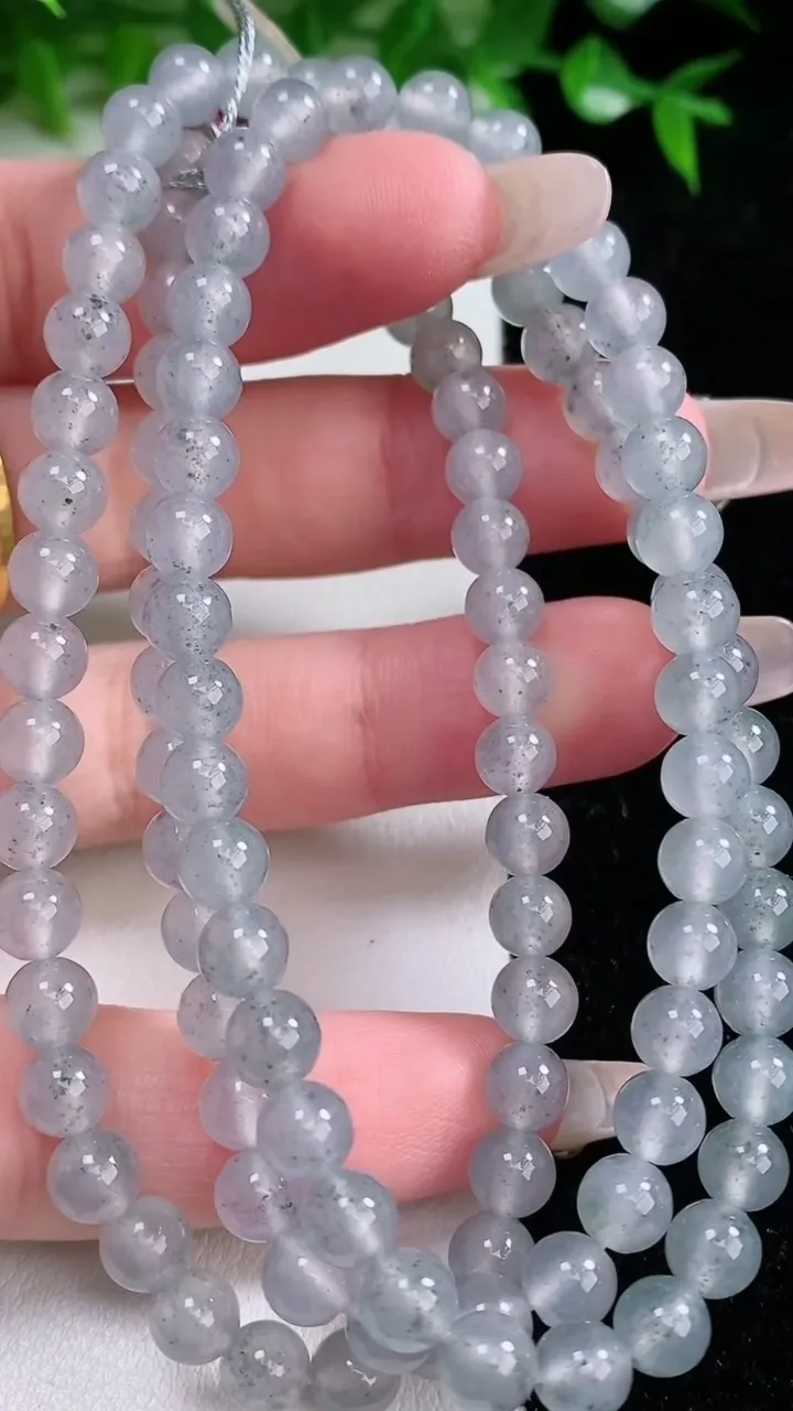 天然A货翡翠种乌鸡种圆珠项链，尺寸5.7-108颗，重量:37.18g
1月24日