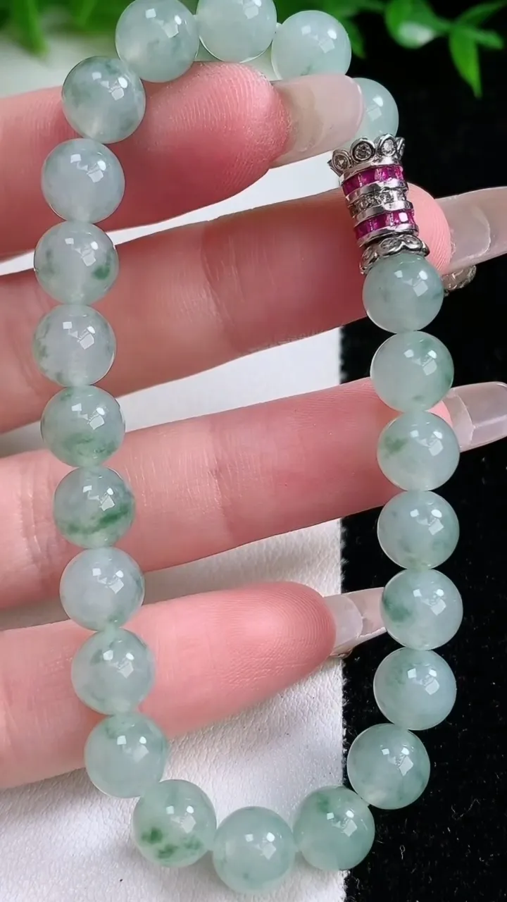 天然A货翡翠飘花圆珠手串，尺寸7.6-23颗，重量:20.55g1月24日
工厂直销收藏佳品,种好水足，色泽均匀，有种有色，上手高大气！