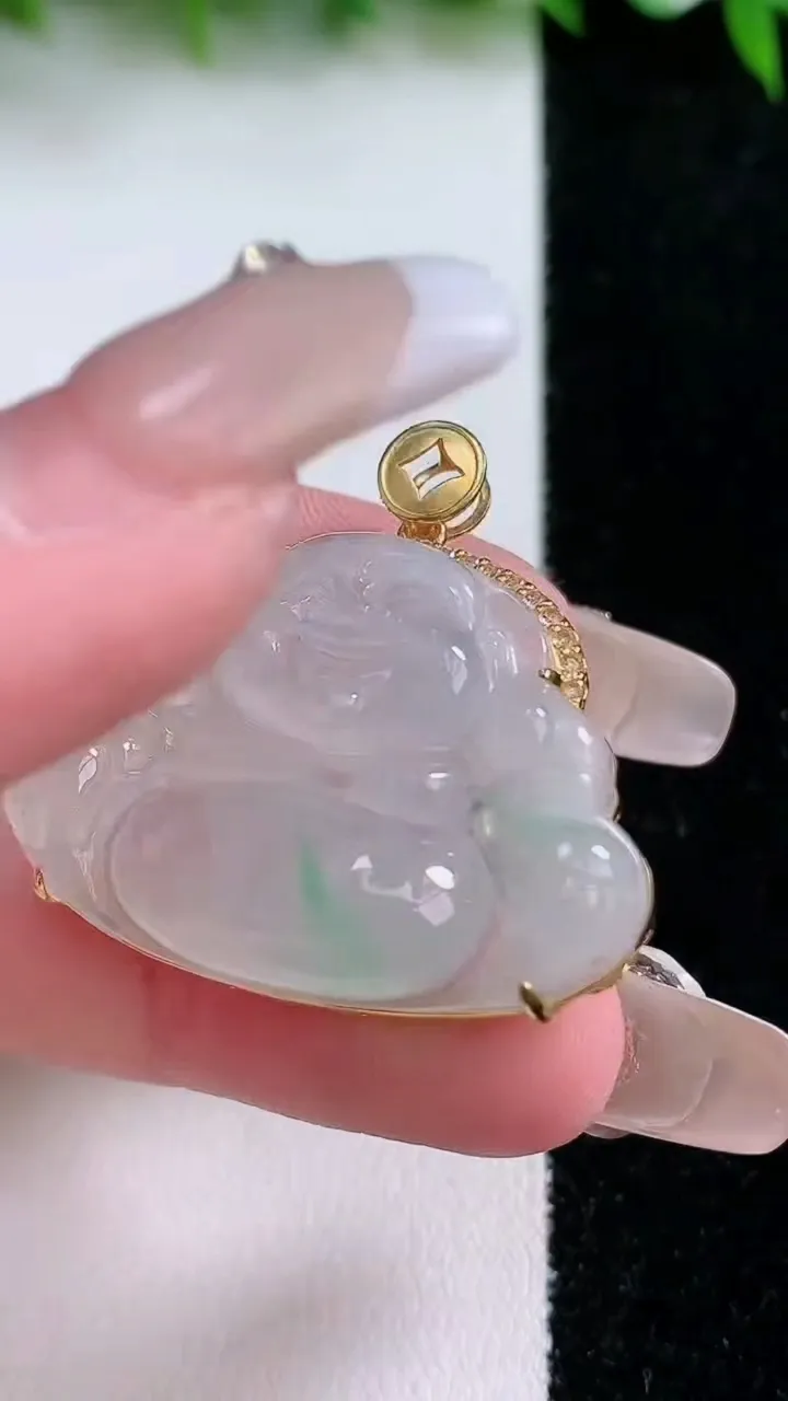 天然A货翡翠佛公吊坠，尺寸31.3-23.6-33.5-7.5，重量:8.29g
1月24日