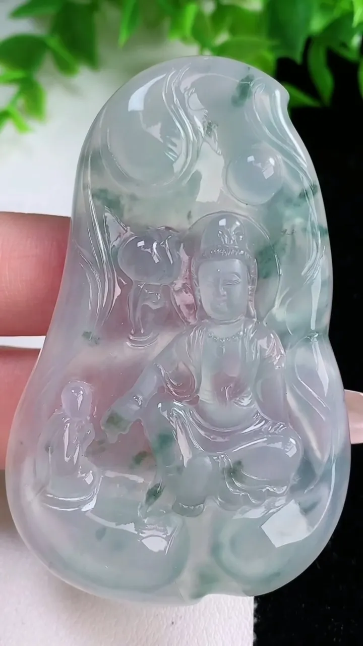 天然A货翡翠种飘花观音菩萨吊坠，尺寸67.4-41.4-4.8，重量:27.29g
1月24日