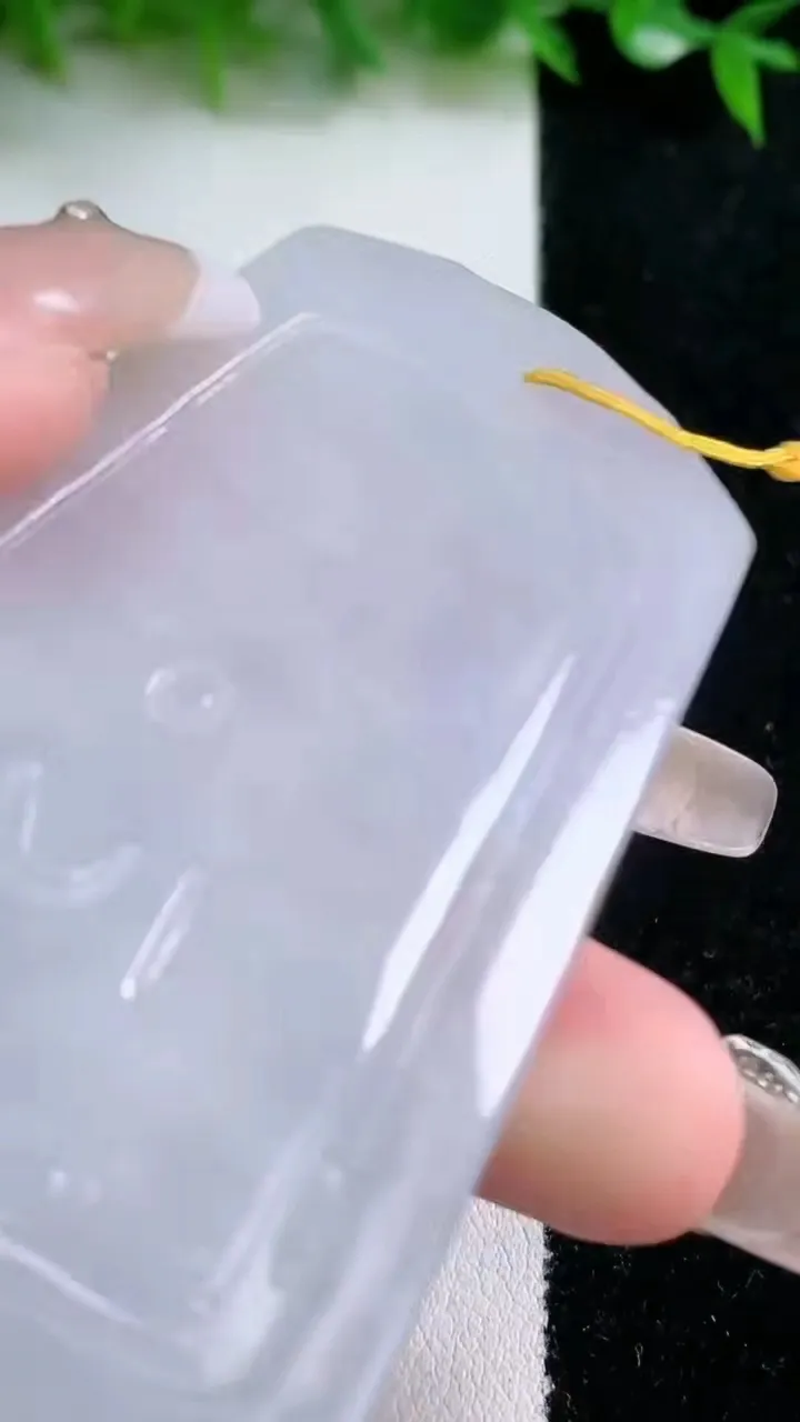 天然A货翡翠文殊菩萨吊坠，尺寸74.8-45.6-4.7，重量:35.82g
1月24日