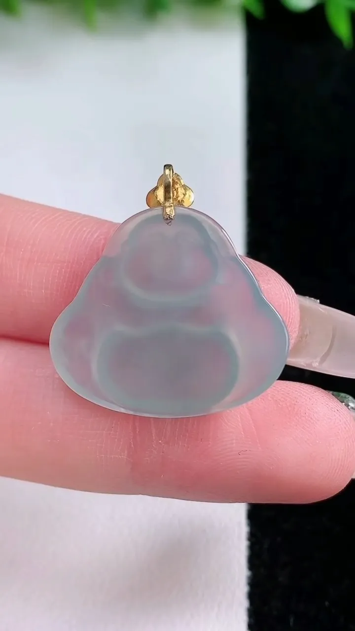 天然A货翡翠佛公吊坠，尺寸22-24.6-3.7，重量:3.65g
1月24日