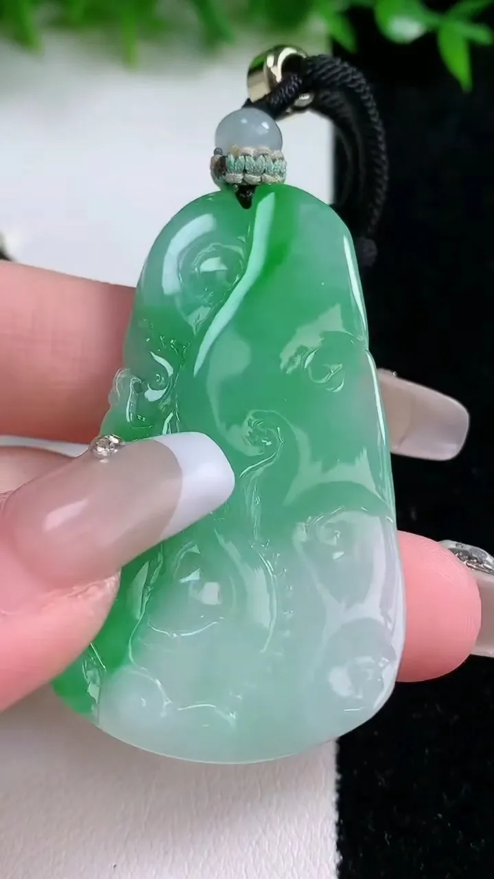 天然A货翡翠祥龙财神爷吊坠，尺寸52.5-30.4-6，重量:20.34g
1月24日