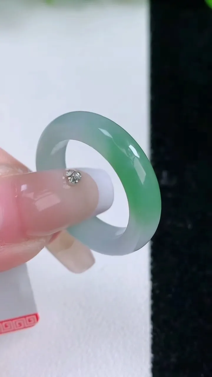 天然A货翡翠指环戒指，尺寸18.2-5.3-3.4，重量:4.16g2026年1月24日
工厂直销收