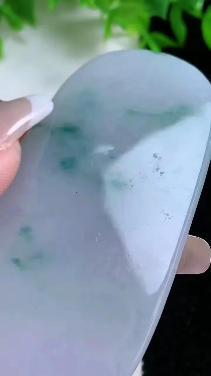 天然A货翡翠飘花观音菩萨吊坠，尺寸69.4-42-4.8，重量:31.63g
1月24日