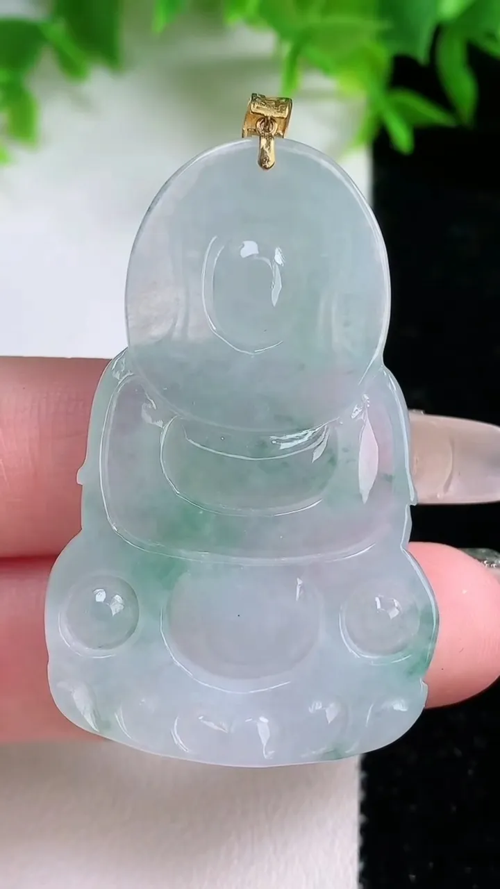 天然A货翡翠18K金飘花观音菩萨吊坠，尺寸46.8-29.4-5，重量:13.33g
1月24日