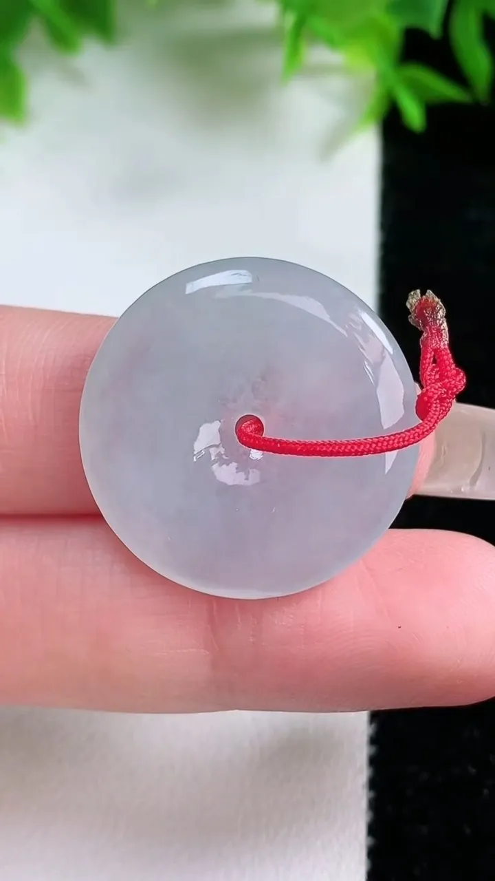 天然A货翡翠平安扣吊坠，尺寸25-3.7，重量:5.78g
1月24日