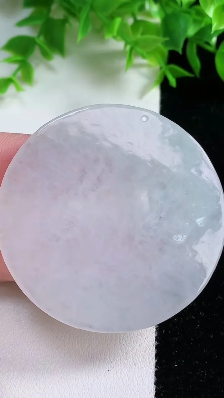 天然A货翡翠千手观音吊坠，尺寸51.8-4.9，重量:28.67g
1月24日