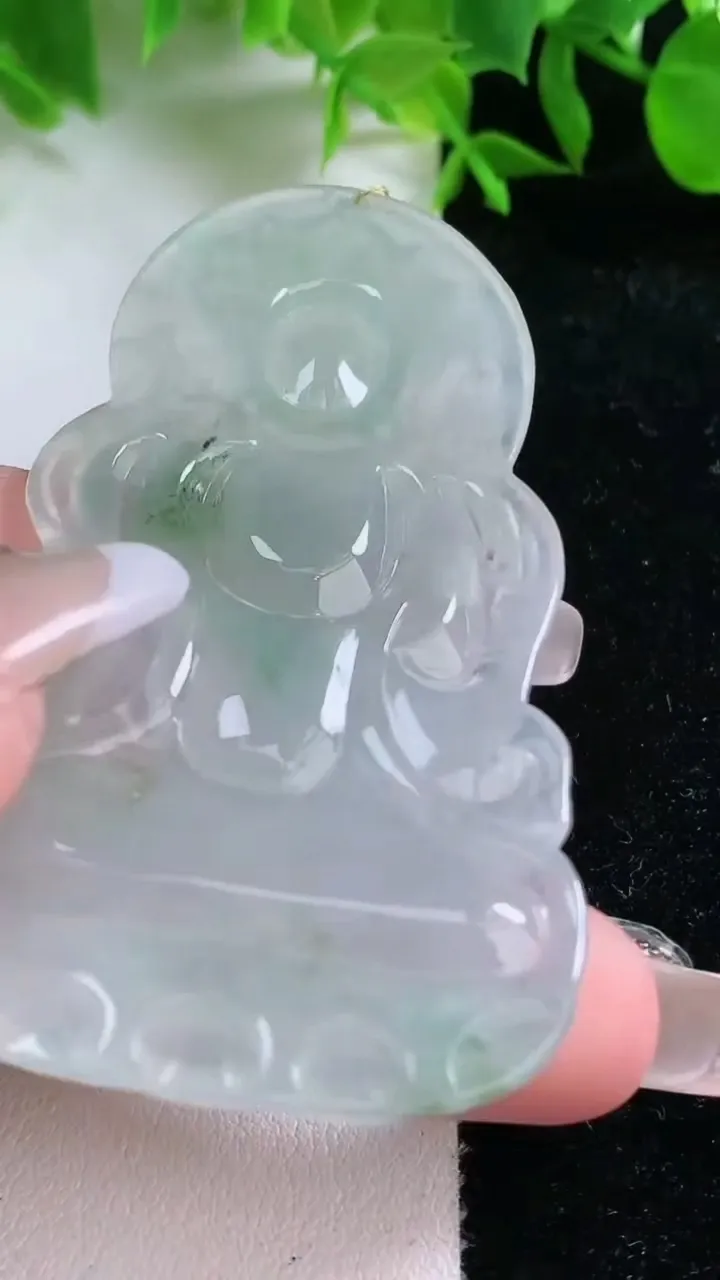 天然A货翡翠度母观音吊坠，尺寸68-40.8-5.5，重量:27.11g
1月24日