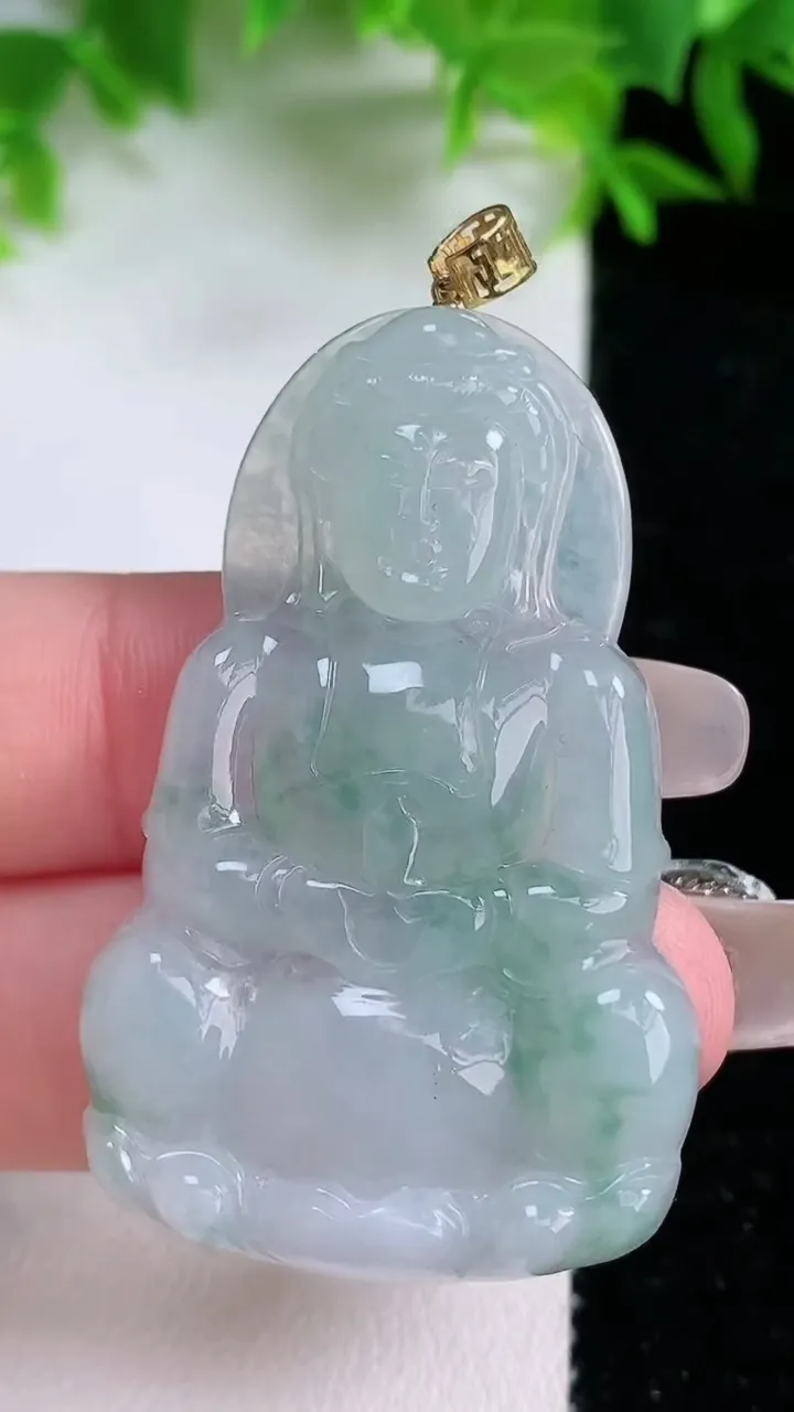 天然A货翡翠18K金飘花观音菩萨吊坠，尺寸46.8-29.4-5，重量:13.33g
1月24日