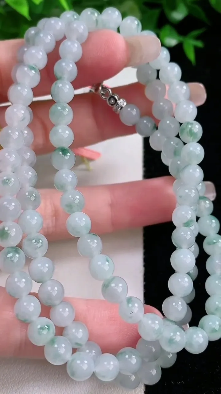 天然A货翡翠飘花圆珠项链，尺寸5.8-108颗，重量:39.14g
1月24日