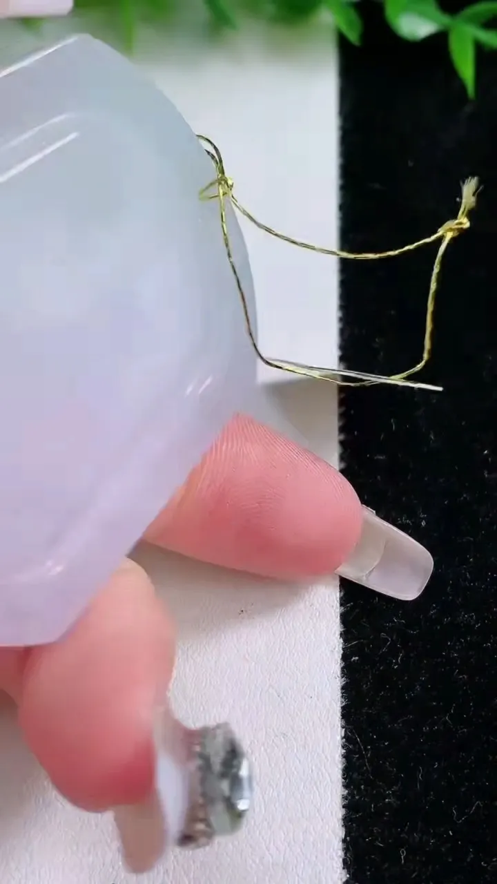 天然A货翡翠紫罗兰生肖狗吊坠，尺寸52.8-42.8-5.6，重量:25.88g
1月24日