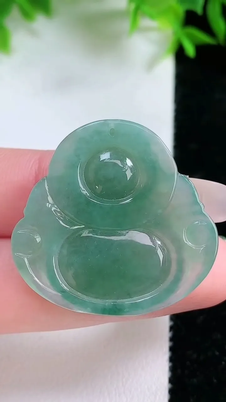 天然A货翡翠佛公吊坠，尺寸29.8-31.8-4.7，重量:7.67g
1月24日