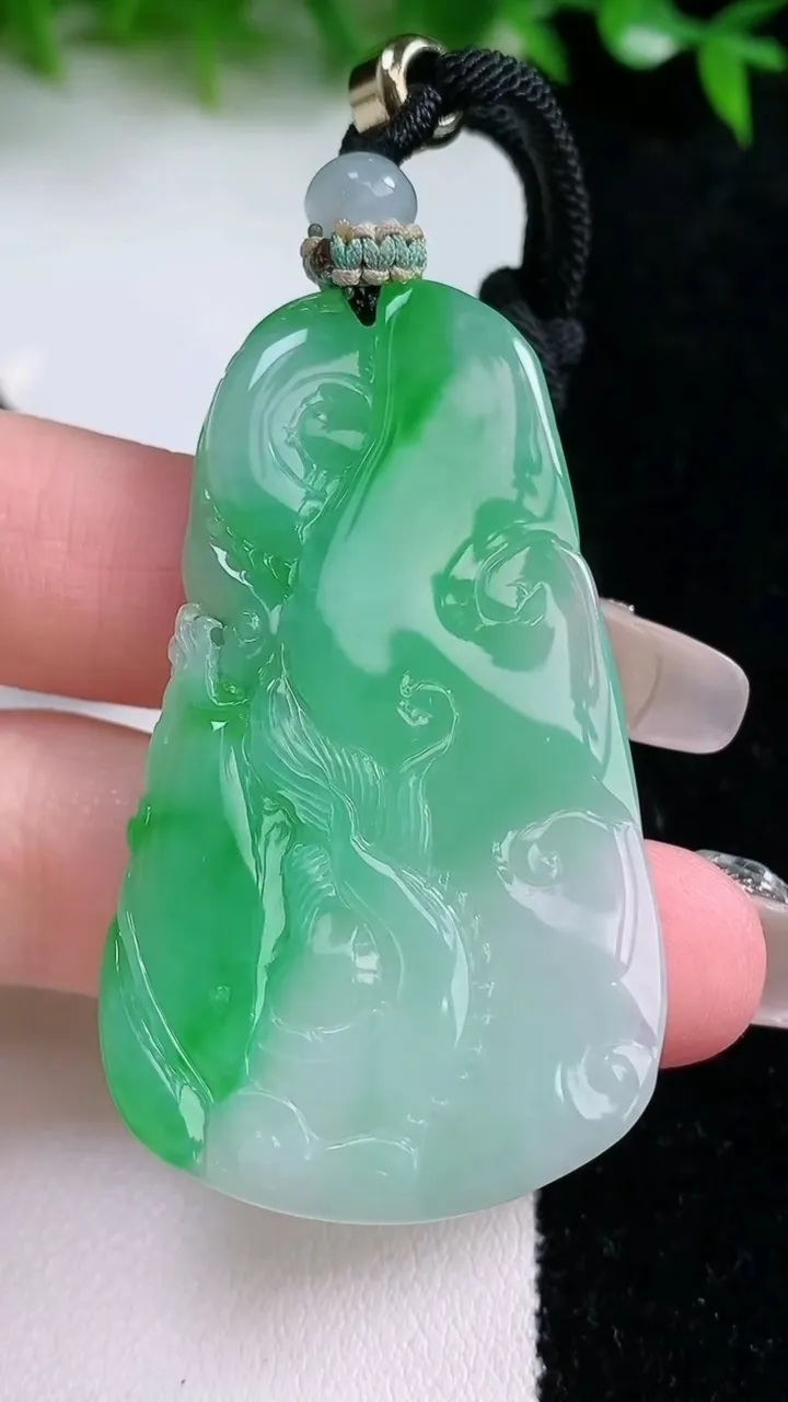 天然A货翡翠祥龙财神爷吊坠，尺寸52.5-30.4-6，重量:20.34g
1月24日