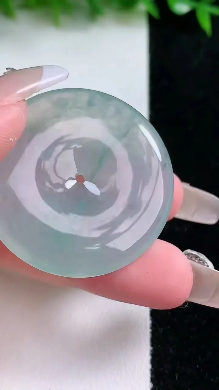 天然A货翡翠冰种飘花平安扣吊坠，尺寸37.8-5.4，重量:16.93g
1月24日