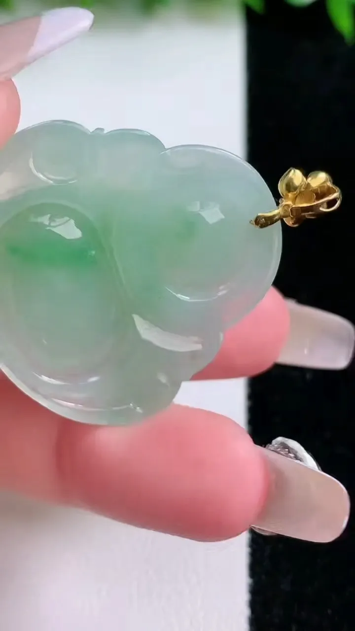 天然A货翡翠佛公吊坠，尺寸32.8-33.7-5.9，重量:10.18g
1月24日