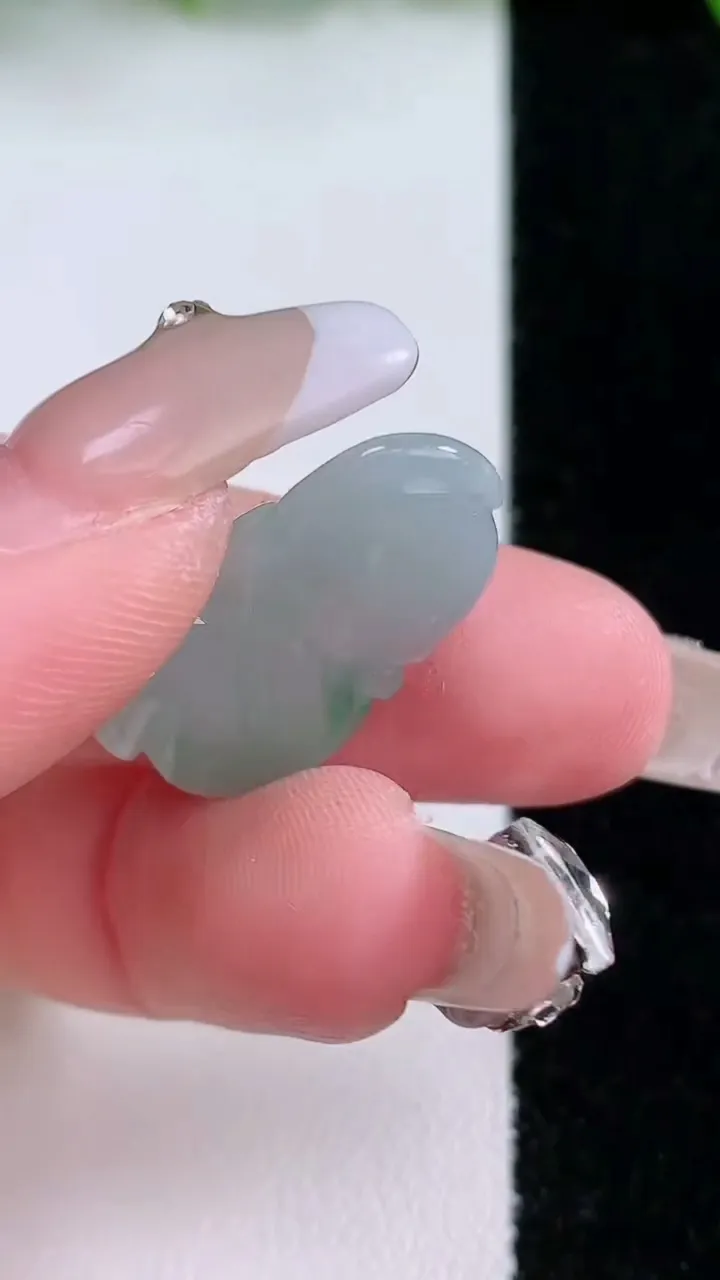 天然A货翡翠生肖猴吊坠，尺寸23-14.2-4.5，重量:2.87g
1月24日