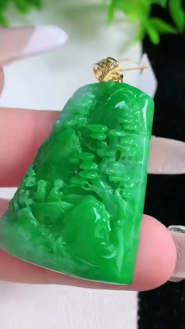 天然A货翡翠山水牌吊坠，尺寸37.2-26-6，重量:13.23g
1月24日