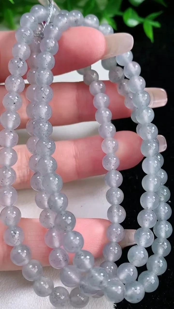 天然A货翡翠种乌鸡种圆珠项链，尺寸5.7-108颗，重量:37.18g
1月24日