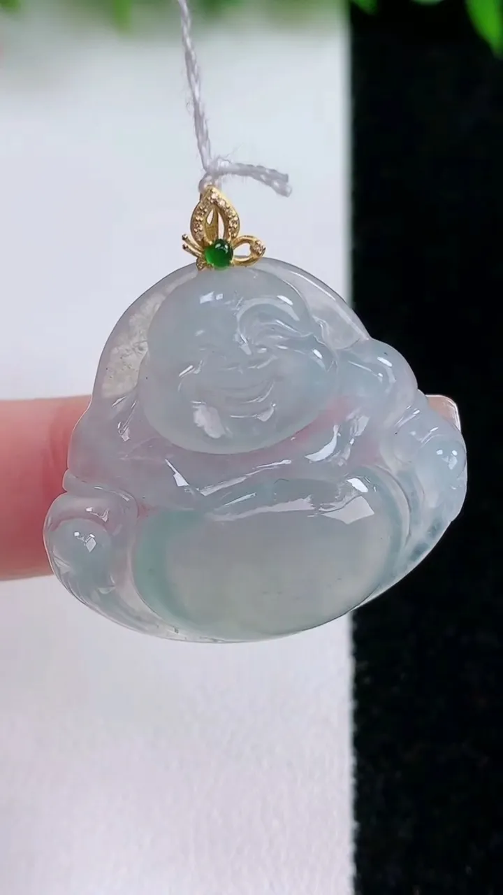 天然A货翡翠种飘花佛公吊坠，尺寸27.7-30.8-5.7，重量:7.82g
1月24日