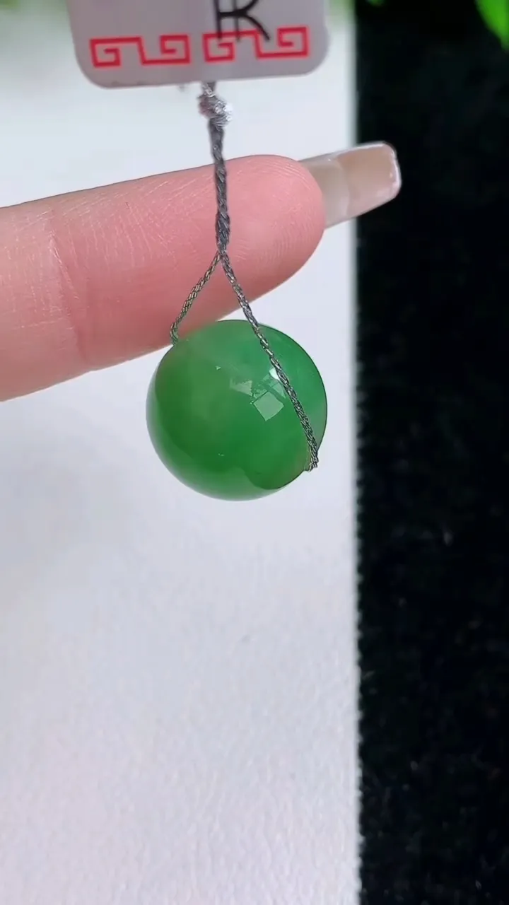 天然A货翡翠路路通吊坠，尺寸13.5，重量:4.55g
1月24日