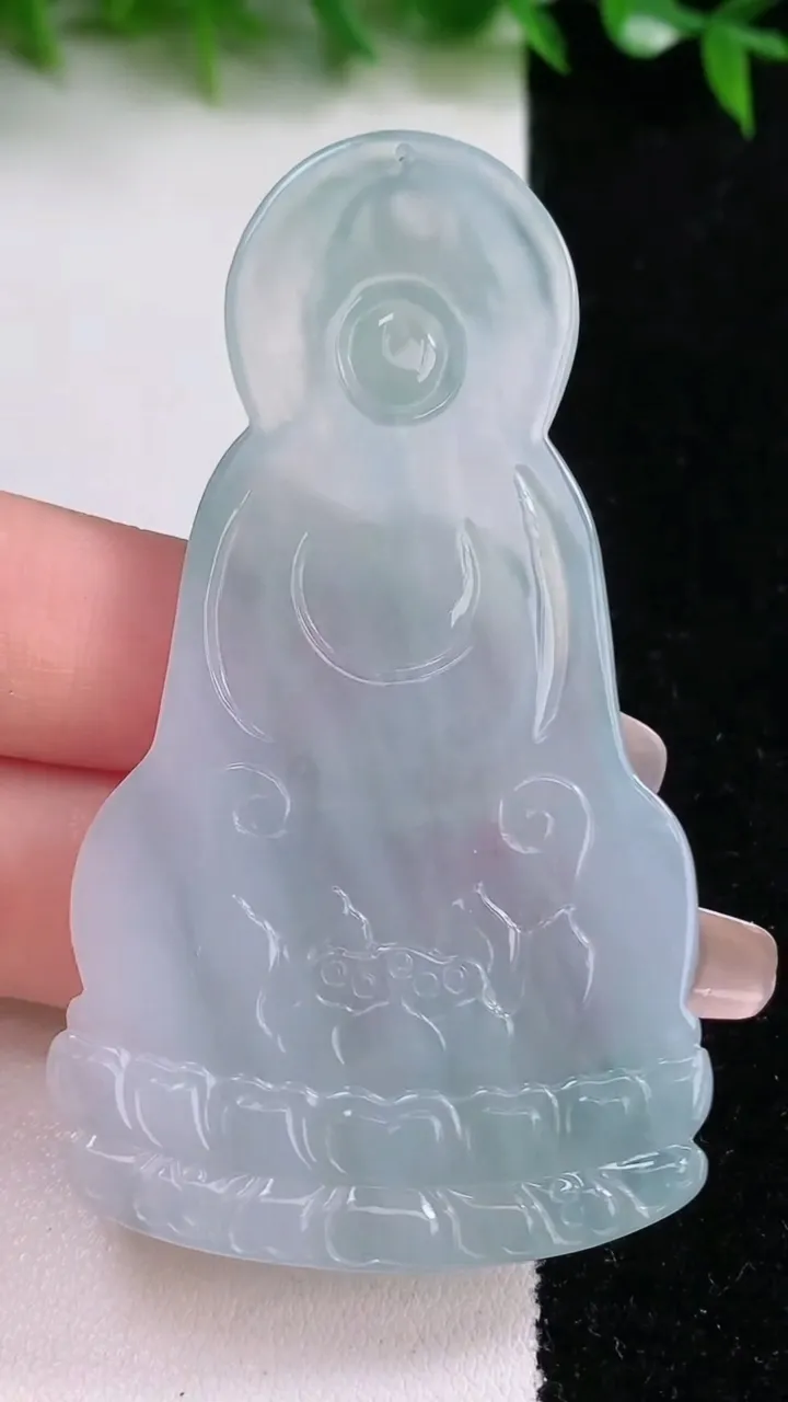 天然A货翡翠观音菩萨吊坠，尺寸69.5-37.5-6，重量:31.23g
1月24日