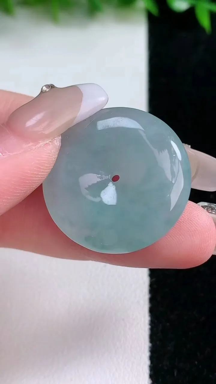 天然A货翡翠飘花平安扣吊坠，尺寸27-5.8，重量:9.80g
1月24日